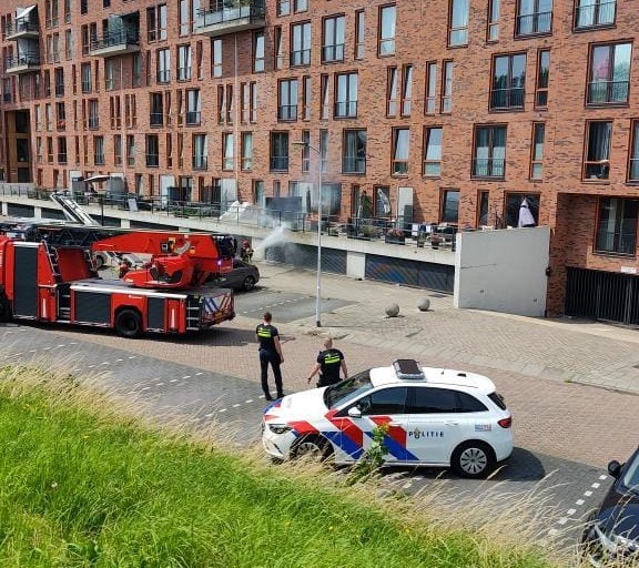 Balkonbrand-Oosterwerf-Zaandam-27-06-2024-a-foto-Michiel-Heinicke