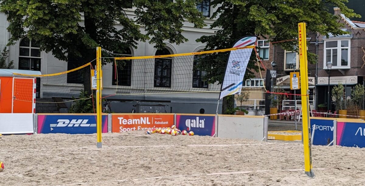 Strand-Eredivisie-beachvolleybal-Burcht-Zaandam-juni-2024-close-up-door-Edwin-Kleiss-1800x920