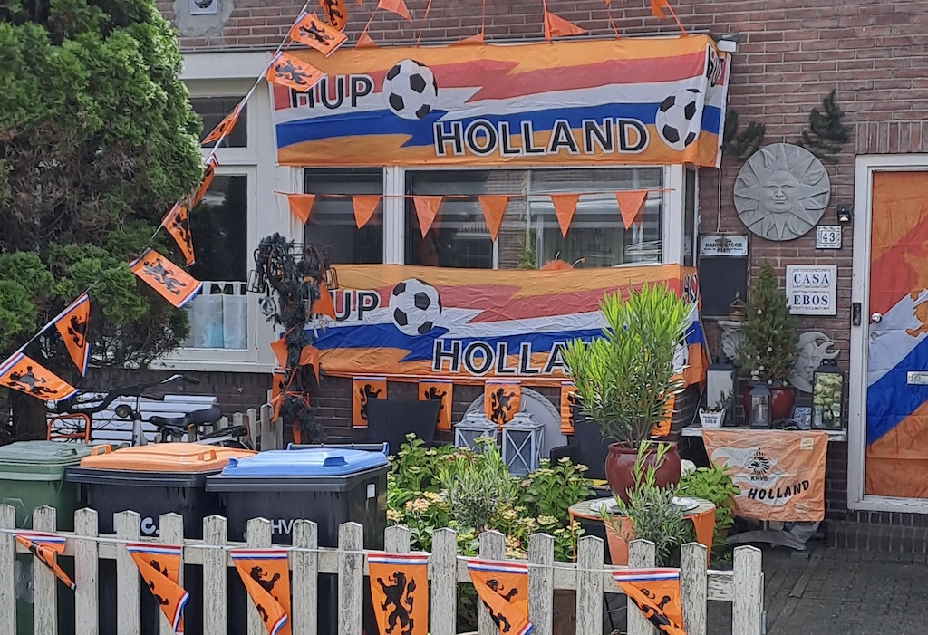 oranje-versiering-arcaciastraat