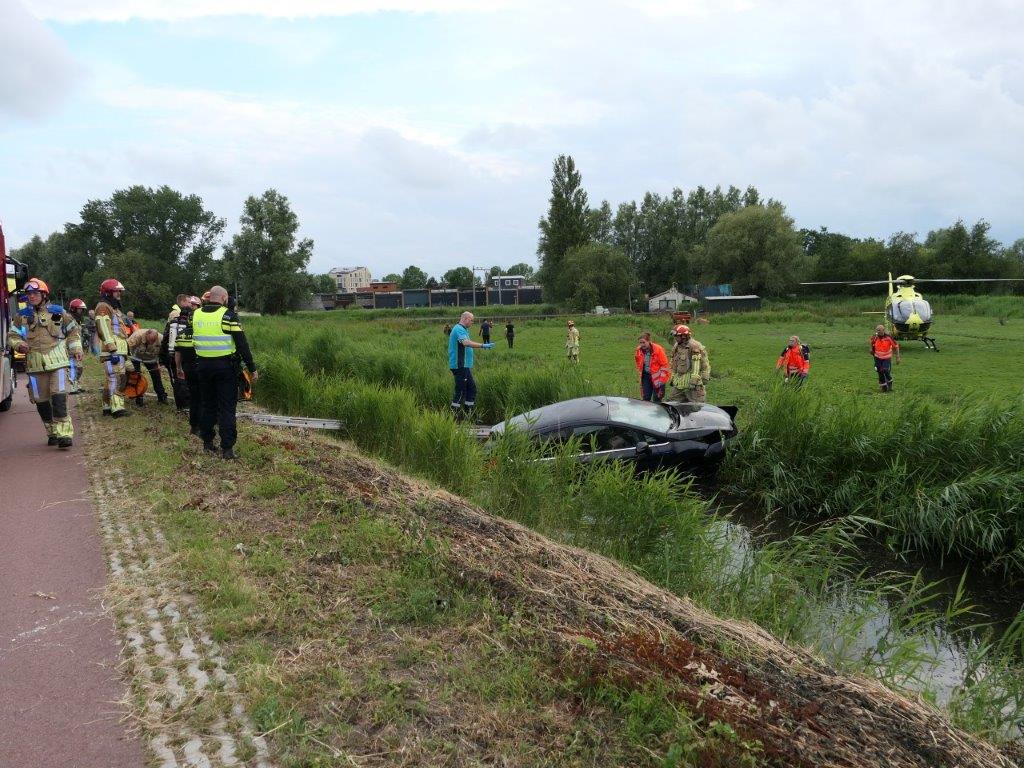 Auto-te-water-Provincialeweg-N203-Zaandijk-01-07-2024-3