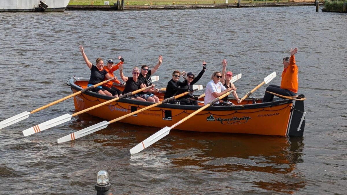 Roeien-sloep-Interballast-vertrek-uit-Zaandam-7-juli-2024-zwaaien-door-Edwin-Kleiss