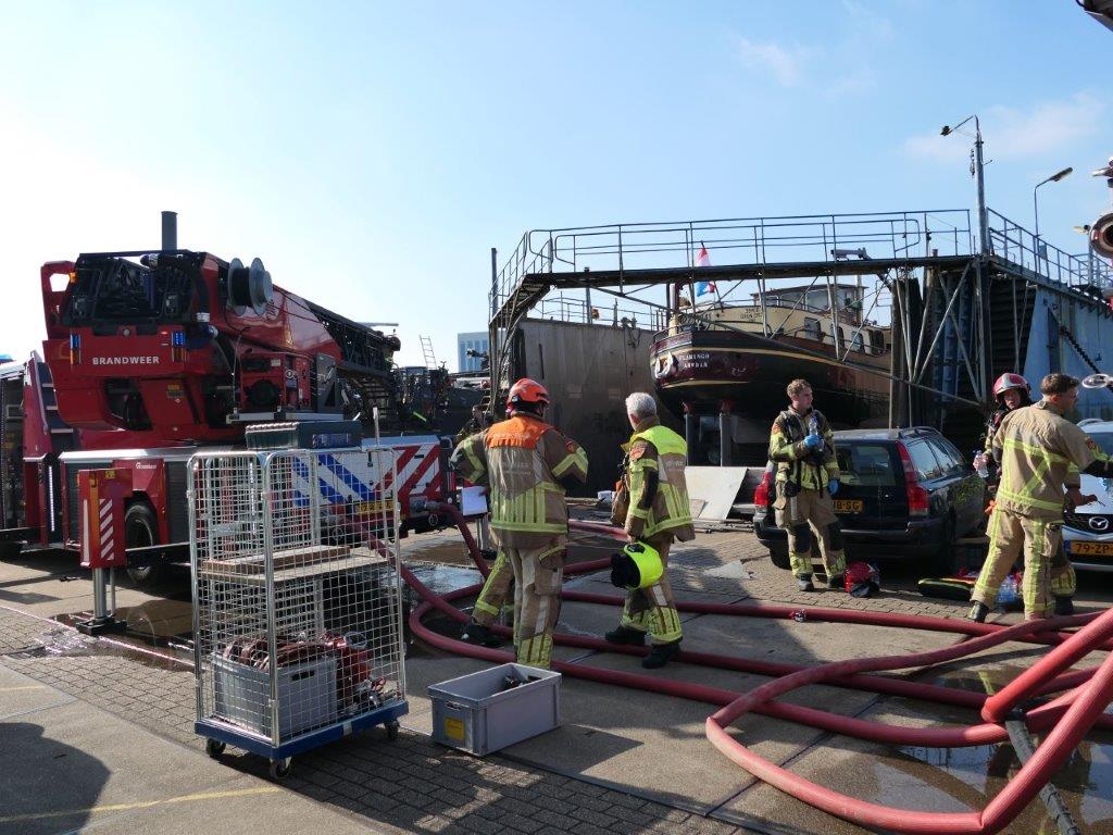 Brand-woonark-Scheepswerf-Zomerdijk-Zaandam-15-08-2024-4