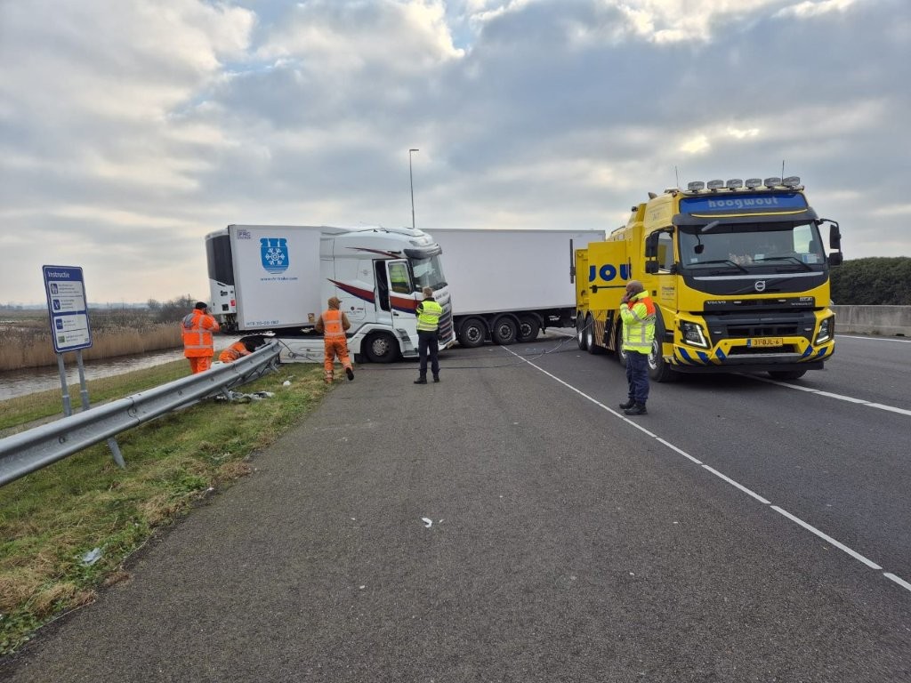 Geschaarde-vrachtwagen-A7-Zaandijk-03-02-2025-2