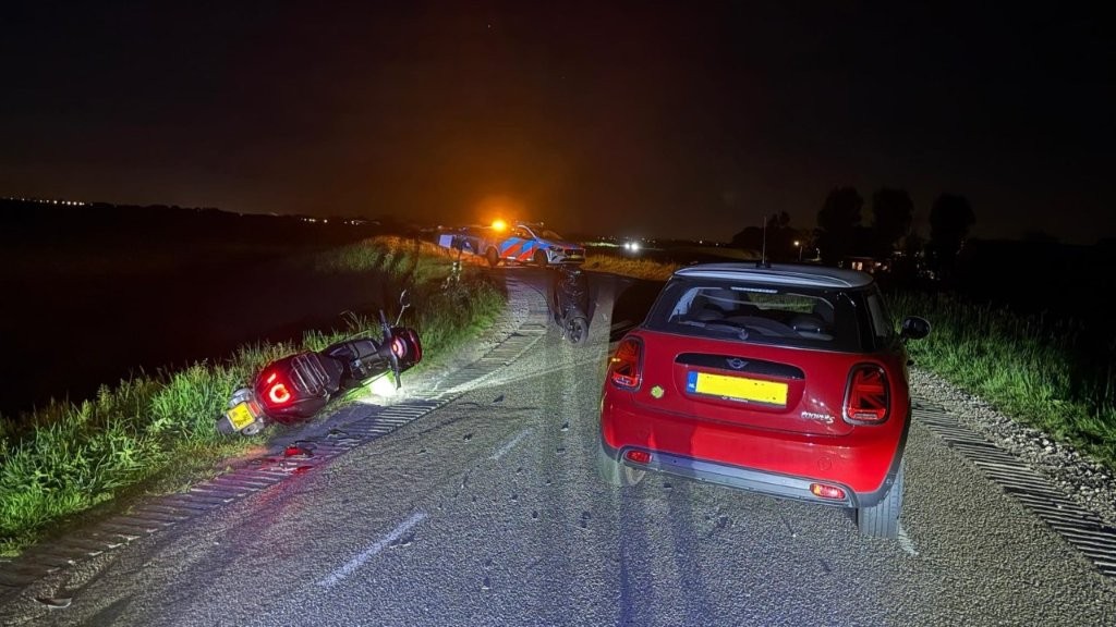 Aanrijding-auto-scooter-Vonderweg-Assendelft-29-04-2025-Michel-Schermer-1