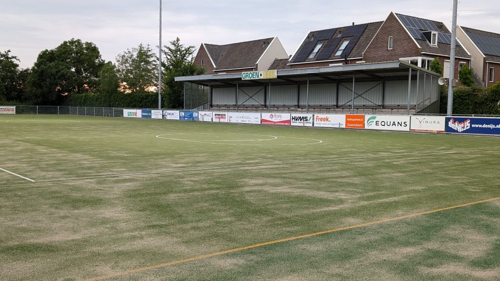 Korfbal-Groen-Geel-buitenveld-in-Wormer