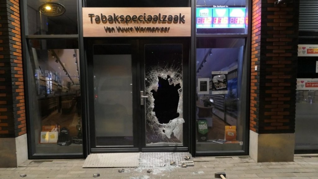 Inbraak-tabakszaak-Van-Vuure-Wormerveer-23-06-2025-Michel-Schermer-4