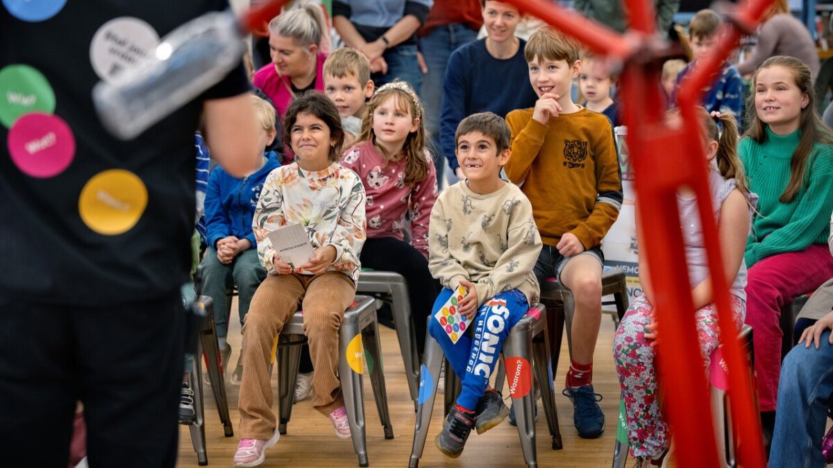 NEMO-Science-Tour-binnenlocatie-publiek-fotograaf-DigiDaan