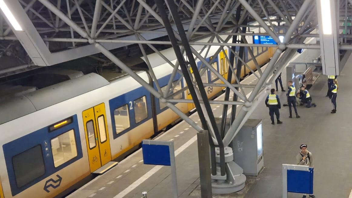 onrust treinstation zaandam 2025-10-28-om-20.50.27_000c8d48